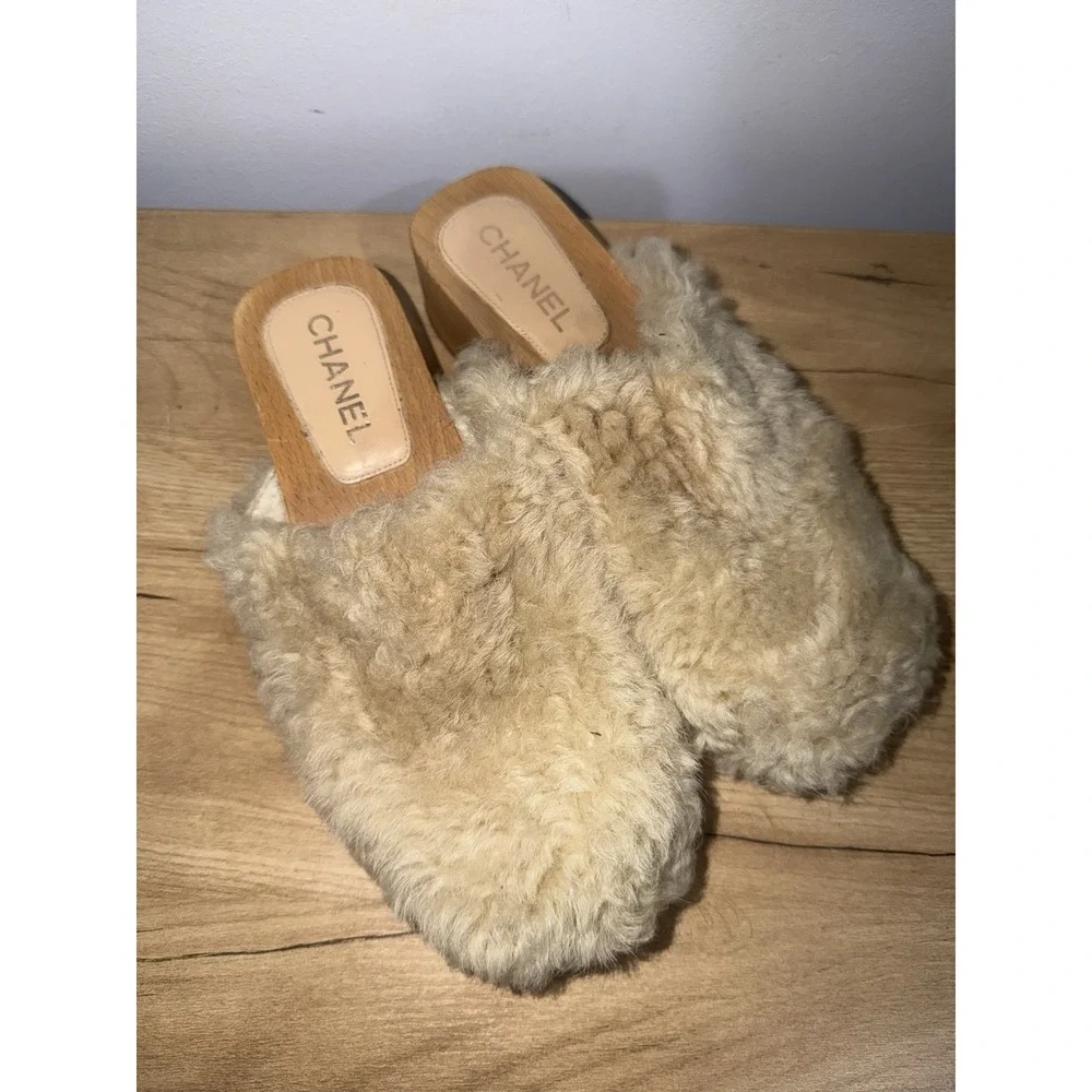 Auth. Chanel Black Beige Lamb Shearling Clogs Mules Shoes 41